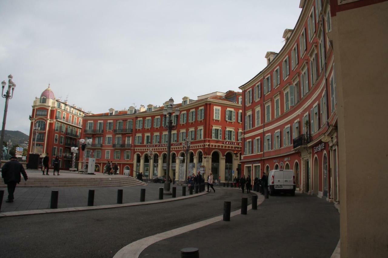 Very Central With Terrace Nizza